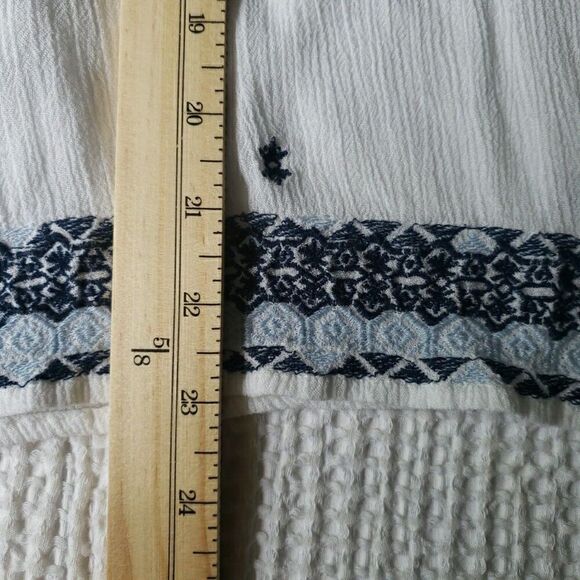 Mudd Boho Shirt White Navy Blue Embroidered Elastic 3/4 Sleeve Cuff Women Size L - Picture 9 of 10